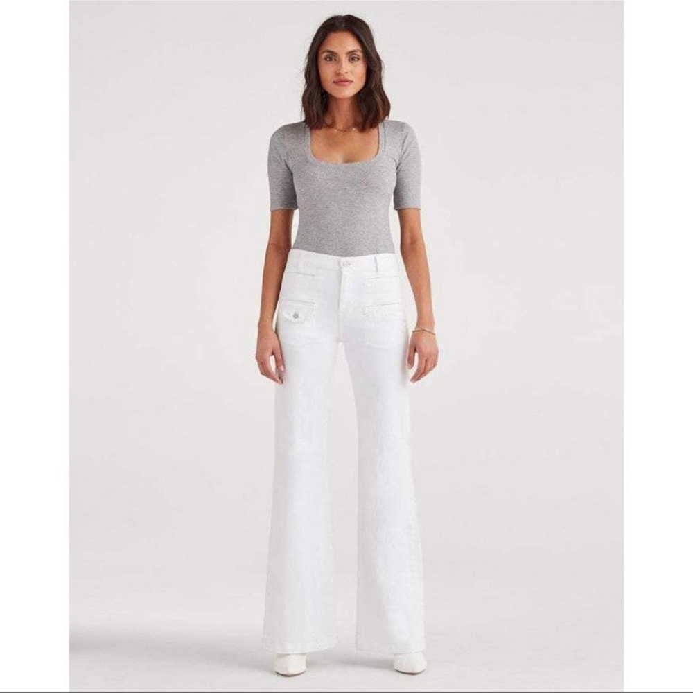 7 For All Mankind Georgia White Flare jeans in a Size 27.
